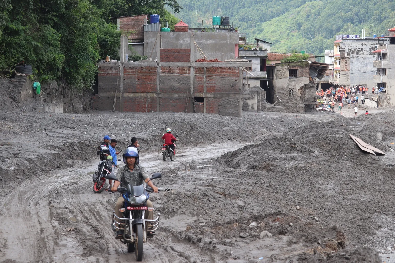 ढुङ्गेमा यातायात सञ्चालन